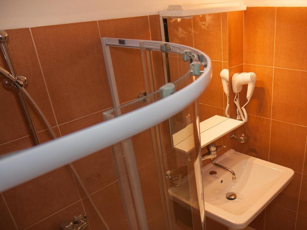 Hotel & Hostel Florian Прага Екстер'єр фото