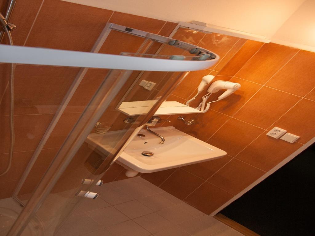 Hotel & Hostel Florian Прага Екстер'єр фото