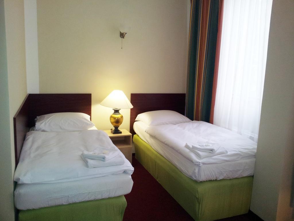 Hotel & Hostel Florian Прага Номер фото