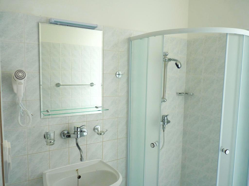 Hotel & Hostel Florian Прага Екстер'єр фото